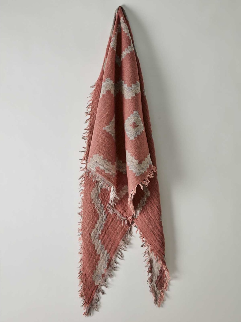 Aritzia Wilfred TRIANGULAR SCARF IN MERINO WOOL - Picture 2 of 8